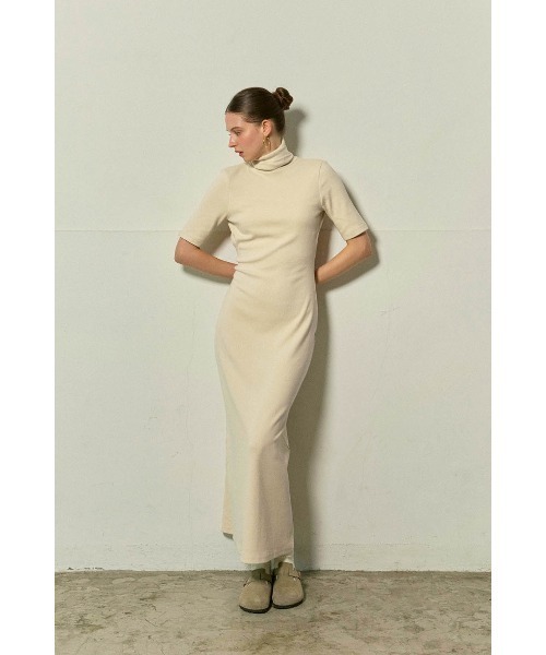 ALEXIA STAM(アリシアスタン)の「Back Open Turtleneck Maxi Dress /パッドin バックオープンワンピース(ワンピース・レディース・ベージュ/ブラック/グレー・S/L/M)」の21枚目の写真
