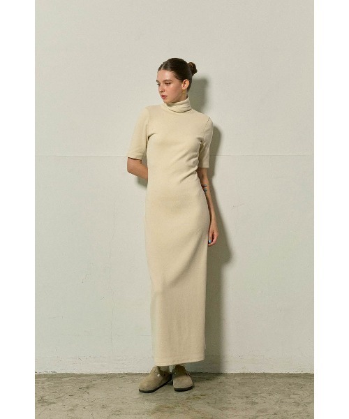 ALEXIA STAM(アリシアスタン)の「Back Open Turtleneck Maxi Dress /パッドin バックオープンワンピース(ワンピース・レディース・ベージュ/ブラック/グレー・S/L/M)」の22枚目の写真