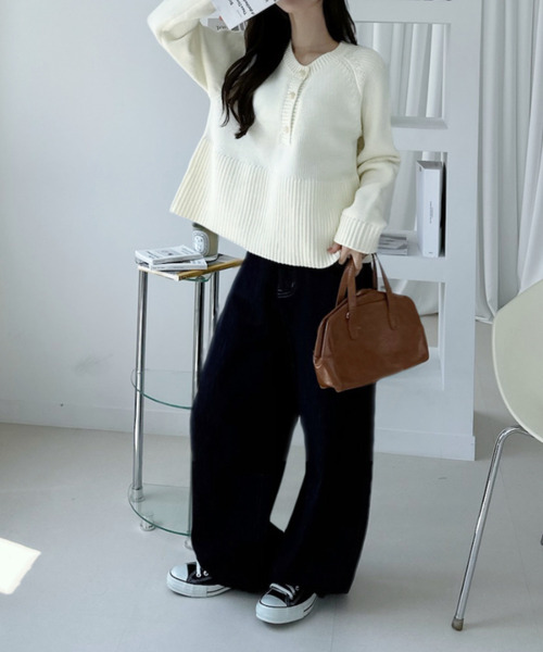 Ada.(エイダ)の「ヘンリーボタン リブ切替 ニット プルオーバー(ニット/セーター・レディース・グレー/レッド/ホワイト・FREE)」の12枚目の写真