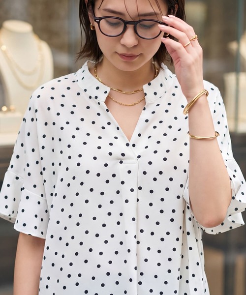 STYLE DELI(スタイルデリ)の「【DELI by】 ランダムドット×フレアスリーブ 軽やかシフォンブラウス(シャツ/ブラウス・レディース・ブラック/ホワイト・M)」の2枚目の写真