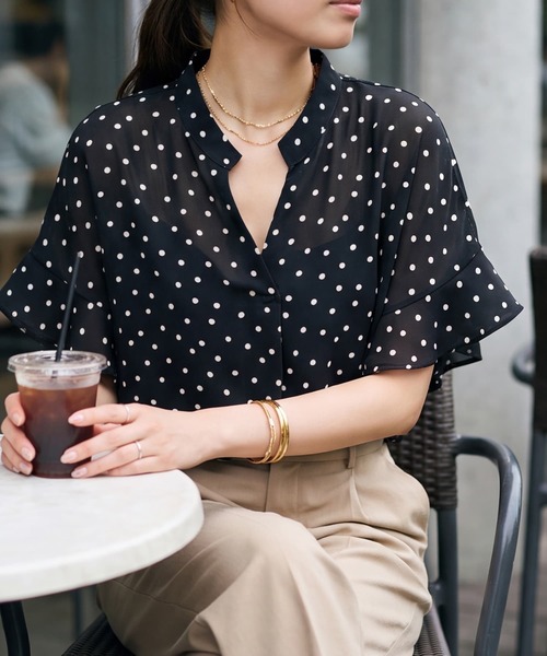 STYLE DELI(スタイルデリ)の「【DELI by】 ランダムドット×フレアスリーブ 軽やかシフォンブラウス(シャツ/ブラウス・レディース・ブラック/ホワイト・M)」の1枚目の写真