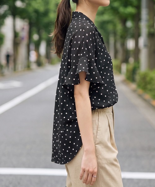 STYLE DELI(スタイルデリ)の「【DELI by】 ランダムドット×フレアスリーブ 軽やかシフォンブラウス(シャツ/ブラウス・レディース・ブラック/ホワイト・M)」の4枚目の写真