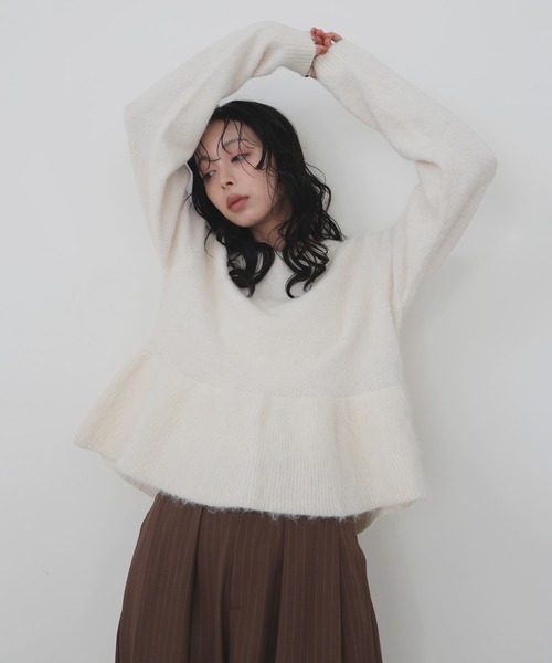 LIAN(リアン)の「モヘアペプラムクルーネックプルオーバー(ニット/セーター・レディース・チャコールグレー/ブラウン/ピンク/オフホワイト・FREE)」の14枚目の写真