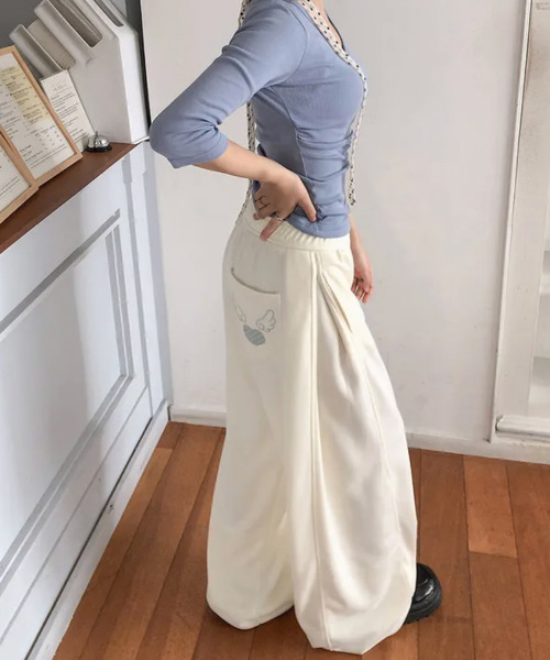 VIVID LADY(ビビッドレディー)の「エンジェルハート刺繍 カーブワイドイージーパンツ(スウェットパンツ・レディース・アイボリー/ブラック/ブラウン/グレー/ネイビー・FREE)」の14枚目の写真