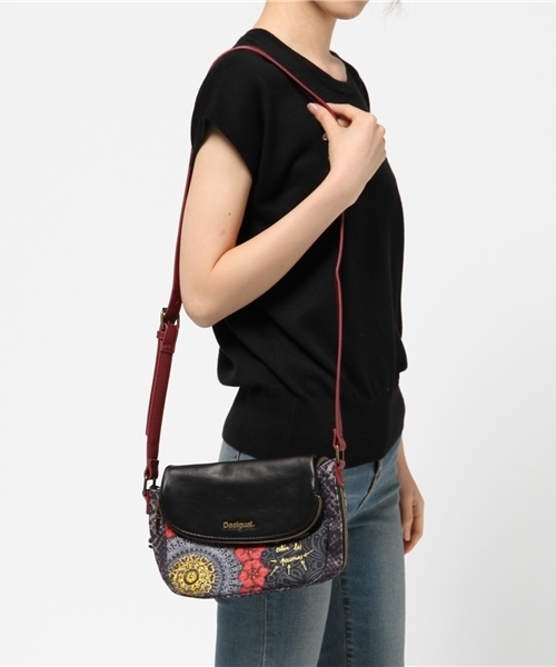 Desigual（デシグアル）の「「Desigual/デシグアル」バッグ（ショルダーバッグ・レディース・レッド系その他・ONE SIZE）」の3枚目の写真