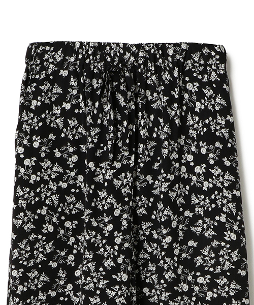 ESTNATION(エストネーション)の「ESTNATION モノトーンフラワーパンツ(その他パンツ・レディース・ダークブラック・38/36)」の16枚目の写真