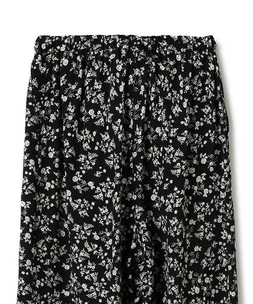 ESTNATION(エストネーション)の「ESTNATION モノトーンフラワーパンツ(その他パンツ・レディース・ダークブラック・38/36)」の18枚目の写真