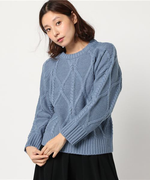 Lugnoncure（ルノンキュール）の「ロービングケーブル柄プルオーバー（ニット/セーター・レディース・ベージュ/ネイビー/オフホワイト/ブルー・MEDIUM）」の4枚目の写真