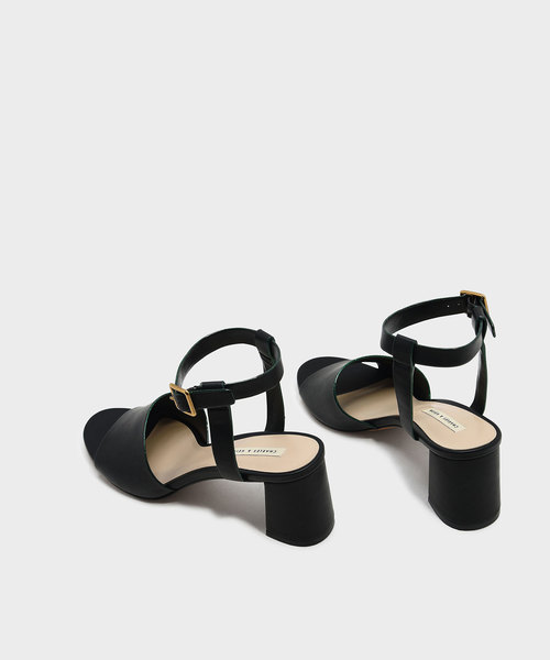 CHARLES & KEITH(チャールズ & キース)の「アンクルストラップブロックヒール / ANKLE STRAP BLOCK HEEL(パンプス・レディース・ブラック/ピンク/ブルー・22.5cm/23.5cm/23cm/24.5cm/25cm)」の6枚目の写真