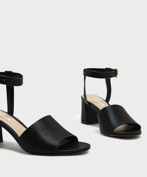 CHARLES & KEITH(チャールズ & キース)の「アンクルストラップブロックヒール / ANKLE STRAP BLOCK HEEL(パンプス・レディース・ブラック/ピンク/ブルー・22.5cm/23.5cm/23cm/24.5cm/25cm)」の7枚目の写真