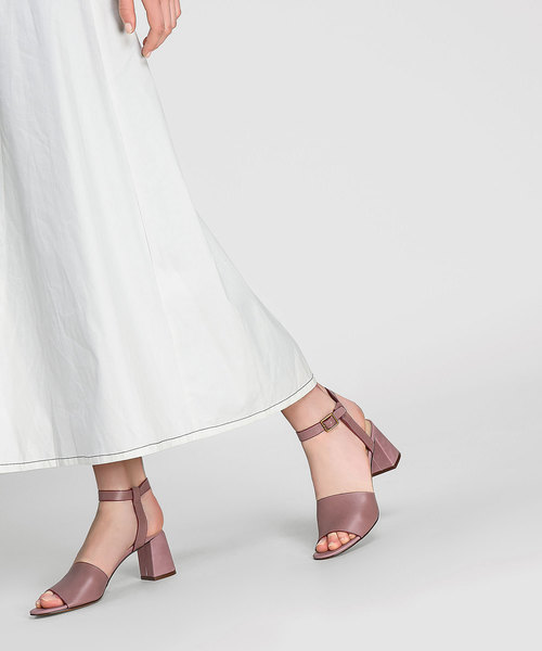 CHARLES & KEITH(チャールズ & キース)の「アンクルストラップブロックヒール / ANKLE STRAP BLOCK HEEL(パンプス・レディース・ブラック/ピンク/ブルー・22.5cm/23.5cm/23cm/24.5cm/25cm)」の16枚目の写真
