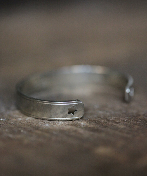 amp japan（アンプジャパン）の「Cut Star BG(カットスター バングル)（バングル/リストバンド・メンズ・シルバー・MEDIUM）」の5枚目の写真