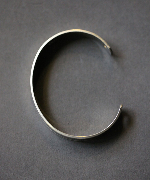 amp japan（アンプジャパン）の「Cut Star BG(カットスター バングル)（バングル/リストバンド・メンズ・シルバー・MEDIUM）」の3枚目の写真