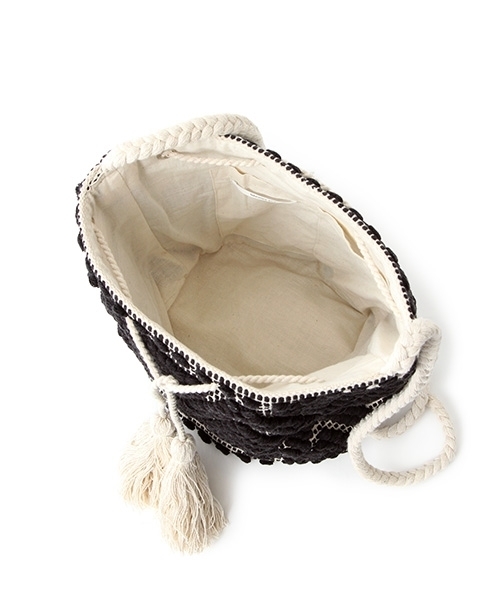 laboratory work（ラボラトリーワーク）の「タッセル付き巾着バッグ（ハンドバッグ・レディース・ブラック・FREE）」の10枚目の写真