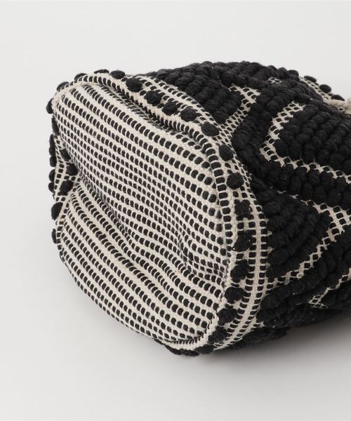 laboratory work（ラボラトリーワーク）の「タッセル付き巾着バッグ（ハンドバッグ・レディース・ブラック・FREE）」の4枚目の写真