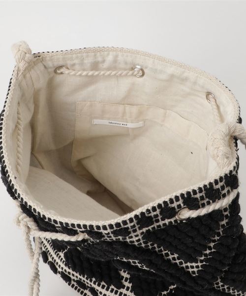 laboratory work（ラボラトリーワーク）の「タッセル付き巾着バッグ（ハンドバッグ・レディース・ブラック・FREE）」の2枚目の写真