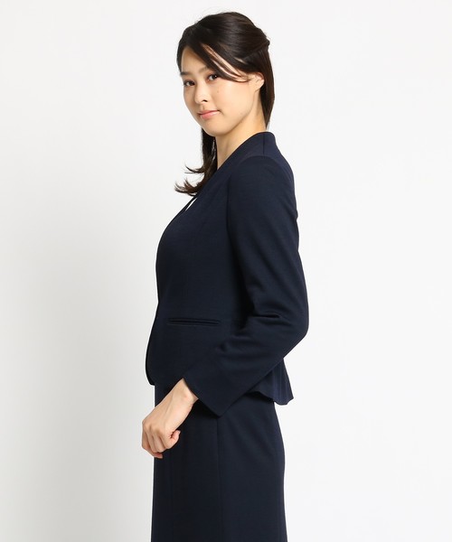 Sunauna(スーナウーナ)の「ライトジャージノーカラージャケット(ノーカラージャケット・レディース・ライトグレー/ネイビー・36/38/40)」の4枚目の写真