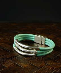 KU-CROISSANT（クークロワッサン）の「「Haim」three leatherバングル（バングル/リストバンド）」