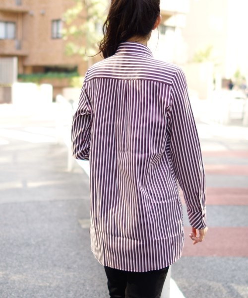 NARACAMICIE（ナラカミーチェ）の「ミラノストライプビックチュニックシャツ（シャツ/ブラウス・レディース・ベージュ/ボルドー/ネイビー・SMALL/LARGE/MEDIUM）」の19枚目の写真