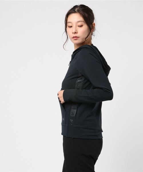 UNDER ARMOUR（アンダーアーマー）の「アンダーアーマー UA Featherweight Fleece FZ 1343895（パーカー・レディース・ブラック・S/M/L/XL）」の3枚目の写真