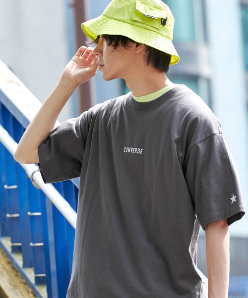 CONVERSE(コンバース)の「▽WEB限定 CONVERSE/コンバース 別注ロゴ刺繍 半袖 ビッグシルエットカットソー(Tシャツ/カットソー・メンズ・ピンク/杢グレー/ホワイト/ブラック/オレンジ/ネイビー/ベージュ/ボルドー/チャコール/グリーン系その他/ライトブルー/パープル系その他/ベージュ系その他/グリーン系その他2/ブルー系その他/その他4/グリーン系その他3/その他18/その他20/その他12/その他10/その他19/その他9/その他5/その他11/その他22/ベージュ系その他2/その他21/その他13/その他26/その他8/その他14/パープル系その他2/その他23/その他15/その他1/その他3/その他/その他17/その他25/その他7/その他2/その他16/その他24/その他6・FREE/M/S)」の4枚目の写真