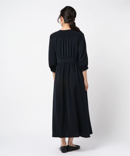 TRUDEA(トルディア)の「フロントボタン ギャザーロングワンピース(シャツワンピース・レディース・ホワイト/ネイビー/ピンク・MEDIUM)」の4枚目の写真
