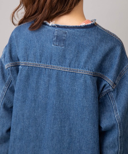 Munich(ミューニック)の「ブリーチデニムノーカラーブルゾン(デニムジャケット・レディース・インディゴブルー・S/XS)」の10枚目の写真
