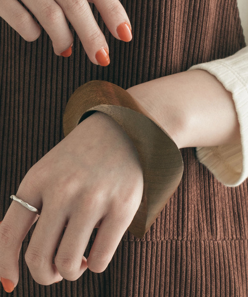 SMELLY（スメリー）の「ヘンケイウッドバングル（バングル/リストバンド・レディース・ブラウン・-）」の5枚目の写真