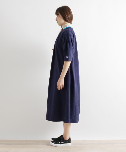 Champion(チャンピオン)の「Champion リブハイネックフレアワンピース(ワンピース・レディース・ベージュ/ネイビー・02)」の4枚目の写真