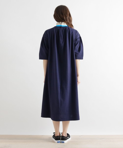 Champion(チャンピオン)の「Champion リブハイネックフレアワンピース(ワンピース・レディース・ベージュ/ネイビー・02)」の5枚目の写真
