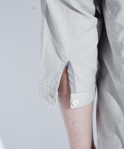 ABAHOUSE（アバハウス）の「コットンリネンスタンドカラーシャツ（シャツ/ブラウス・メンズ・グレイッシュベージュ/カーキ/ブルー・44/46/48）」の11枚目の写真