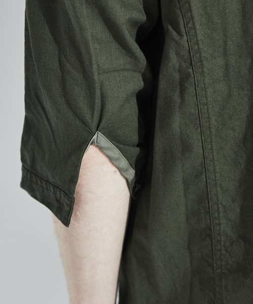 ABAHOUSE（アバハウス）の「コットンリネンスタンドカラーシャツ（シャツ/ブラウス・メンズ・グレイッシュベージュ/カーキ/ブルー・44/46/48）」の14枚目の写真