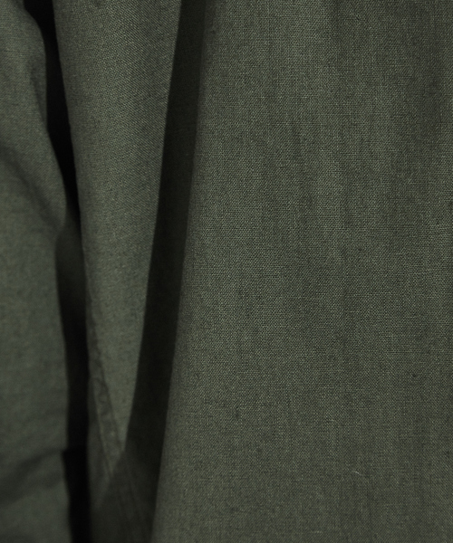 ABAHOUSE（アバハウス）の「コットンリネンスタンドカラーシャツ（シャツ/ブラウス・メンズ・グレイッシュベージュ/カーキ/ブルー・44/46/48）」の15枚目の写真