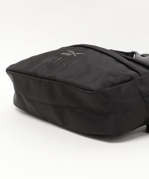 Reebok(リーボック)の「レズミルズ ウエスト バッグ (エコバッグ/サブバッグ・メンズ・ブラック・FREE)」の4枚目の写真