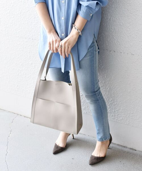 SHIPS（シップス）の「フェイクレザーサイドポケットデザインバッグ◇（トートバッグ・レディース・ライトグレー/ブラック/ダークブラウン/ピンク・ONE SIZE）」の21枚目の写真