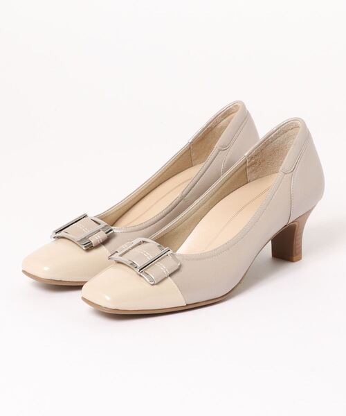 Riz raffinee(リズラフィーネ)の「【高機能】バックルモチーフコンビパンプス(パンプス・レディース・ブラック/ベージュ系その他7/ホワイト×シルバー/その他15/ライトベージュ/トリコロール/グレー/その他24/ダークブラウン/グレー系その他5/タイガーカモ・23cm/24.5cm/22.5cm/24cm/23.5cm/22cm)」の8枚目の写真