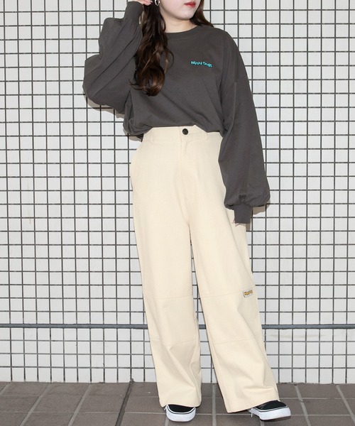 PairPair(ペアペア)の「【minagiコラボ】バックプリントBIGロンT(ユニセックス)(Tシャツ/カットソー・メンズ・オフホワイト/スミクロ/グレイッシュベージュ・FREE)」の6枚目の写真