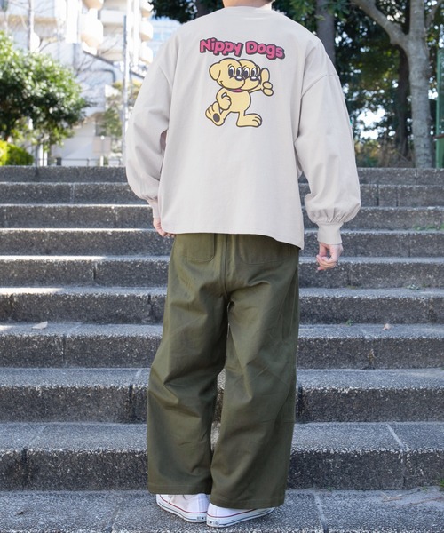 PairPair(ペアペア)の「【minagiコラボ】バックプリントBIGロンT(ユニセックス)(Tシャツ/カットソー・メンズ・オフホワイト/スミクロ/グレイッシュベージュ・FREE)」の5枚目の写真