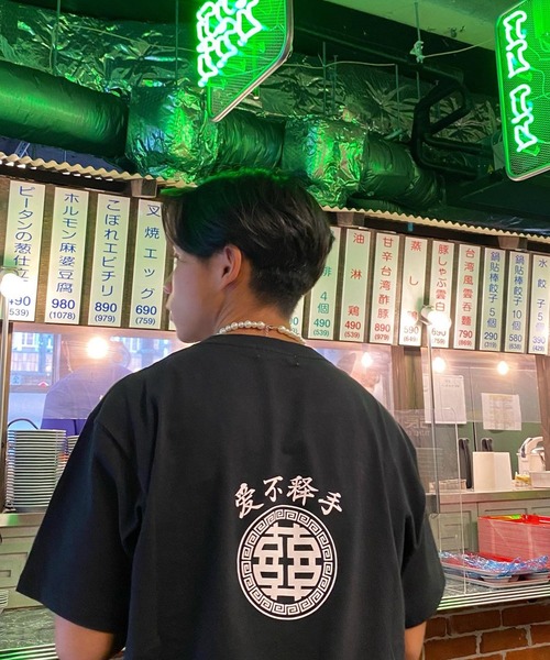 anown(アノン)の「中華風バックプリント ワンポイント刺繍 オーバーサイズシルエット半袖カットソー【ファッションインフルエンサー katsuya×anown 限定コラボ】(Tシャツ/カットソー・メンズ・ホワイト/ライトブルー/ブラック・M/L)」の17枚目の写真