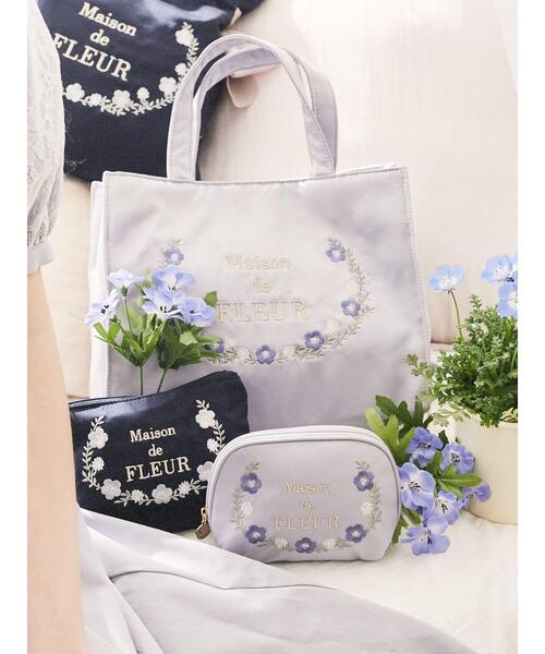 Maison de FLEUR（メゾンドフルール）の「ネモフィラ刺繍トート