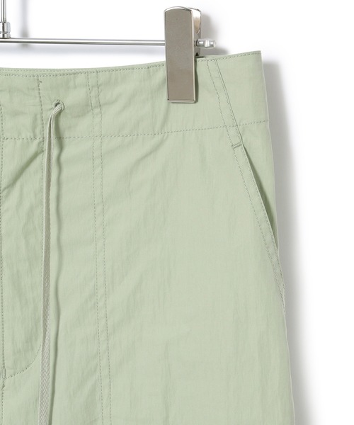 ADAM ET ROPE'(アダムエロペ)の「【ZOZO限定】コットンナイロンパラシュートパンツ(その他パンツ・レディース・オフホワイト/グリーン系その他・38/36)」の15枚目の写真
