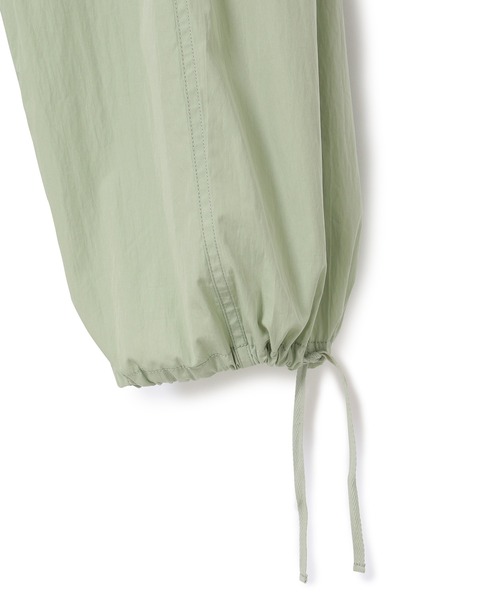 ADAM ET ROPE'(アダムエロペ)の「【ZOZO限定】コットンナイロンパラシュートパンツ(その他パンツ・レディース・オフホワイト/グリーン系その他・38/36)」の4枚目の写真