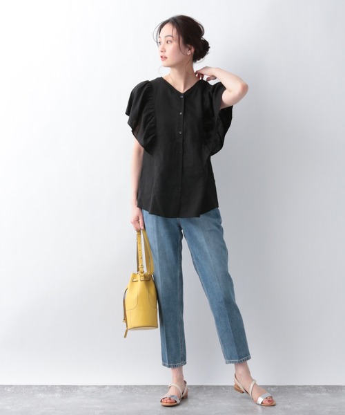 美品 FRAMeWORK 【22SS】リネン混 フリルブラウス 黒 GLOBAL WORK（グローバルワーク）の「フレンチリネン混フリル