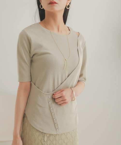 SENSE OF PLACE by URBAN RESEARCH(センスオブプレイスバイアーバンリサーチ)の「レイヤードボタンディテールトップ(Tシャツ/カットソー・レディース・イエロー/ブラック/ライトベージュ・ONE)」の3枚目の写真