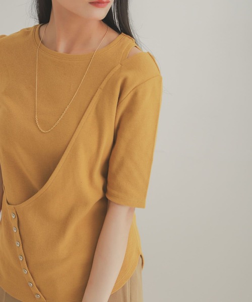 SENSE OF PLACE by URBAN RESEARCH(センスオブプレイスバイアーバンリサーチ)の「レイヤードボタンディテールトップ(Tシャツ/カットソー・レディース・イエロー/ブラック/ライトベージュ・ONE)」の1枚目の写真