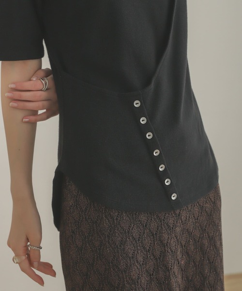 SENSE OF PLACE by URBAN RESEARCH(センスオブプレイスバイアーバンリサーチ)の「レイヤードボタンディテールトップ(Tシャツ/カットソー・レディース・イエロー/ブラック/ライトベージュ・ONE)」の15枚目の写真