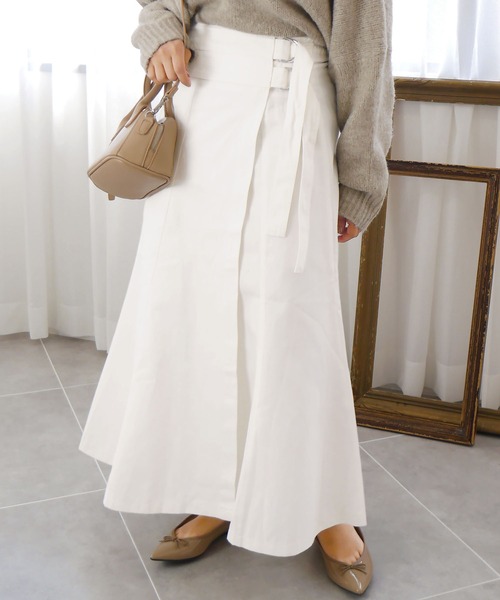 GeeRA（ジーラ）の「ラップ風チノフレアースカート（スカート・レディース・ベージュ/オフホワイト・SMALL/MEDIUM/LARGE）」の2枚目の写真