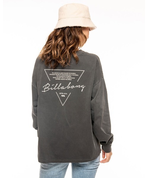 BILLABONG(ビラボン)の「BILLABONG レディース TRYANGLE LOGO LS TEE ロンT 【2021年秋冬モデル】/ビラボン バックプリント長袖ロンT(Tシャツ/カットソー・レディース・ブラウン/ピンク/ブラック/オフホワイト・MEDIUM/LARGE)」の1枚目の写真