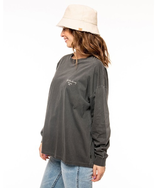 BILLABONG(ビラボン)の「BILLABONG レディース TRYANGLE LOGO LS TEE ロンT 【2021年秋冬モデル】/ビラボン バックプリント長袖ロンT(Tシャツ/カットソー・レディース・ブラウン/ピンク/ブラック/オフホワイト・MEDIUM/LARGE)」の14枚目の写真