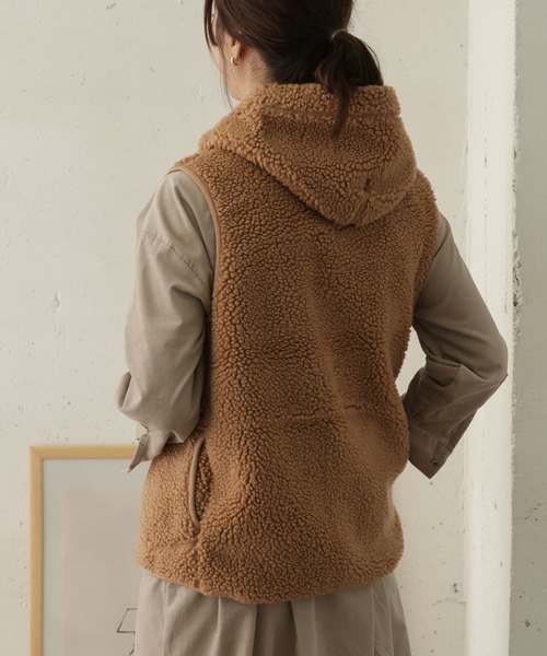 GYMPHLEX（ジムフレックス）の「GYMPHLEX　BOA HOODED VEST（ベスト・レディース・ブラウン/アイボリー/グレー系その他・14）」の4枚目の写真